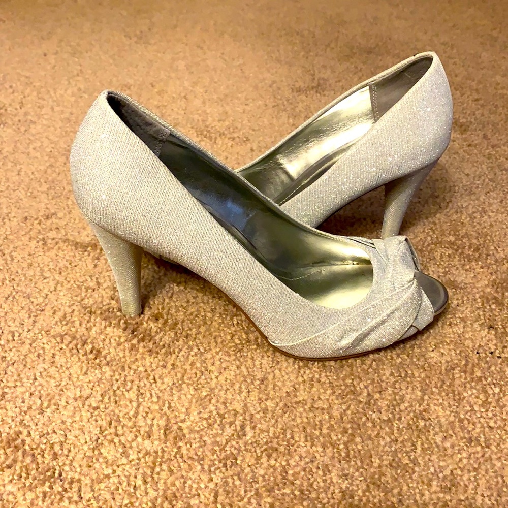Style & Co silver dress heels-size 8
